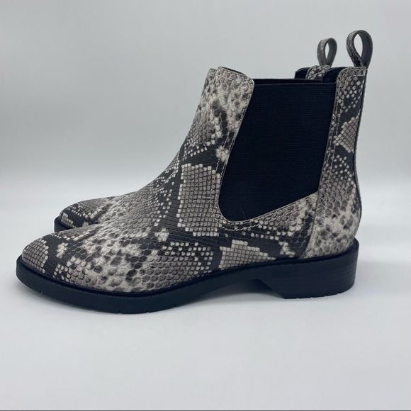 NWOT Treasure & Bond Gabriela Chelsea Boots (brand new) - Picture 3 of 7